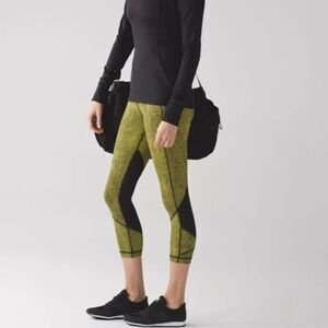 Lululemon Pace Rival Crop Size 4 Fall Net Toxic Black / Black